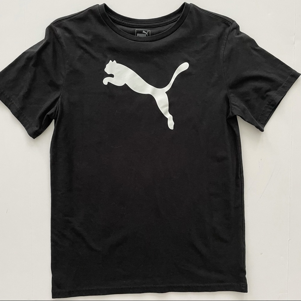 Puma Boys Black Logo Tee Size XL (18-20)
